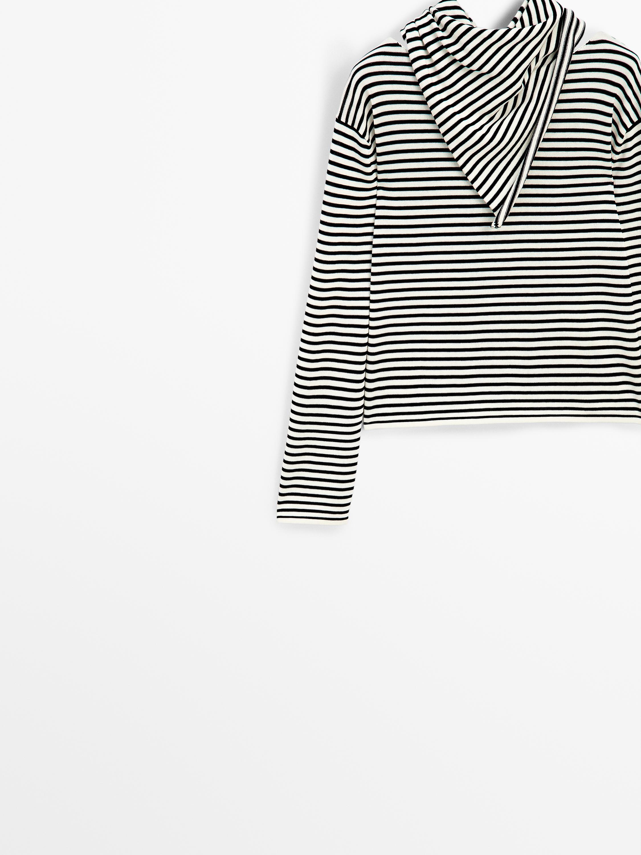 Striped sweater with bandana